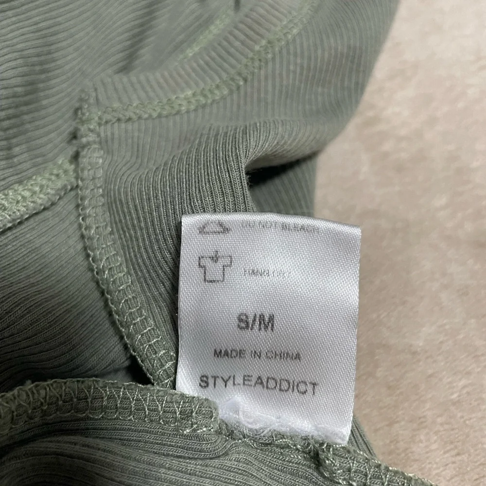 Style Addict Ribbed Green Tank Basic - Picture 4 of 5